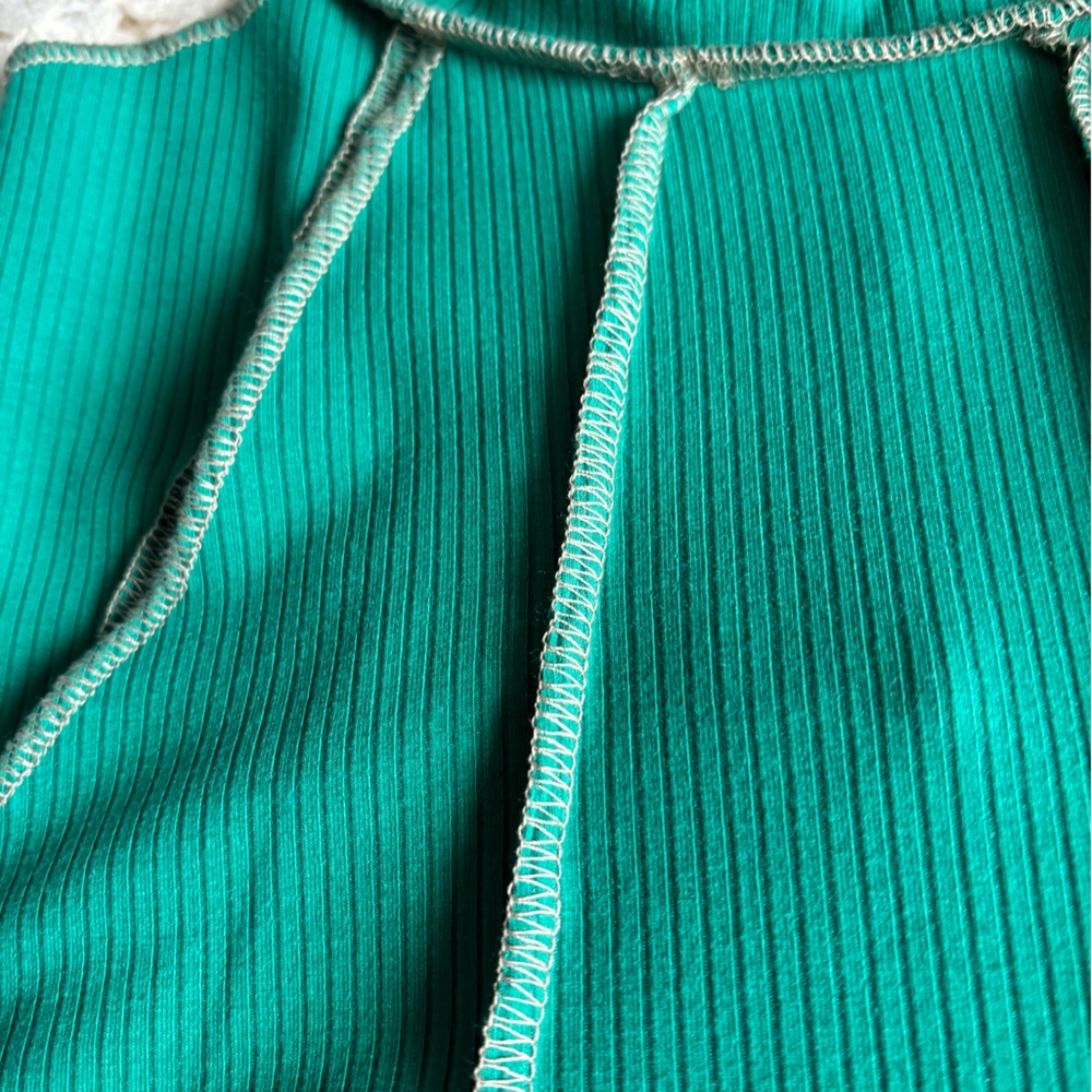 Green top - Picture 2 of 3